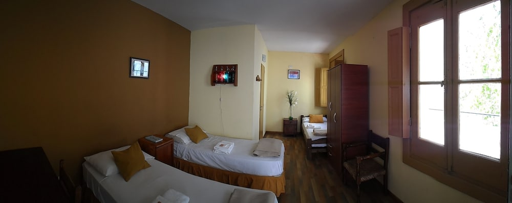 Sabatico Travelers Hostel Guesthouse (10)