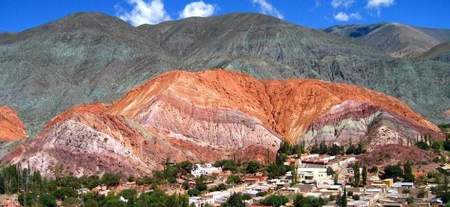 Purmamarca Ist Ein Malerisches Dorf An Der Argentinischen Puna