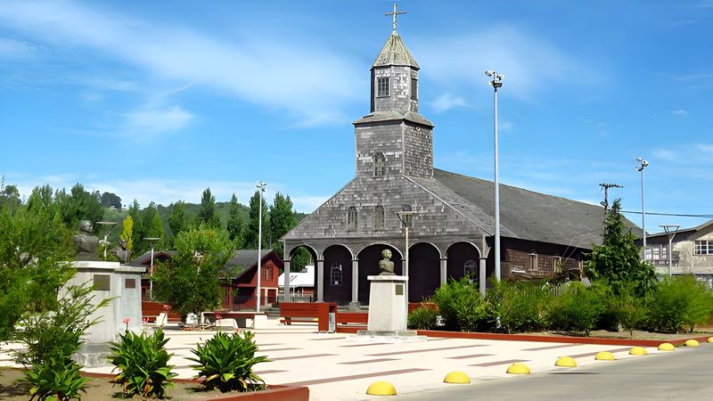 <nav class="nav-breadcrumb" aria-label="breadcrumb"><ol itemscope itemtype="https://schema.org/BreadcrumbList" class="breadcrumb"><li class="breadcrumb-item" itemprop="itemListElement" itemscope itemtype="https://schema.org/ListItem"><a itemtype="https://schema.org/Thing" itemprop="item" href="https://www.tangol.com/por/" title='Agência de Viagens'><span itemprop="name">Agência de Viagens</span></a><meta itemprop="position" content="1" /></li><li class="breadcrumb-item" itemprop="itemListElement" itemscope itemtype="https://schema.org/ListItem"><a itemtype="https://schema.org/Thing" itemprop="item" href="https://www.tangol.com/por/chile/c_cl" title='Destinos de Chile '><span itemprop="name">Chile</span></a><meta itemprop="position" content="2" /></li><li class="breadcrumb-item" itemprop="itemListElement" itemscope itemtype="https://schema.org/ListItem"><a itemtype="https://schema.org/Thing" itemprop="item" href="https://www.tangol.com/por/chile/dalcahue/d_41122" title='Destinos de Dalcahue'><span itemprop="name">Dalcahue</span></a><meta itemprop="position" content="3" /></li></ol></nav>