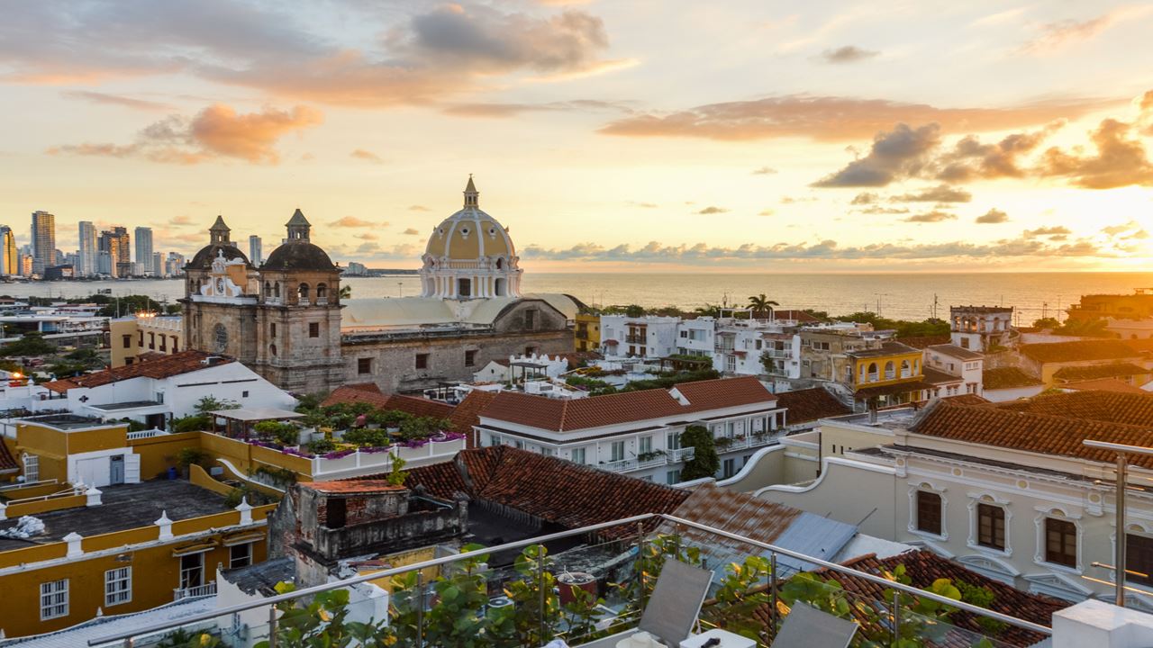 Coucher de soleil sur le mur et dîner gastronomique (1)
