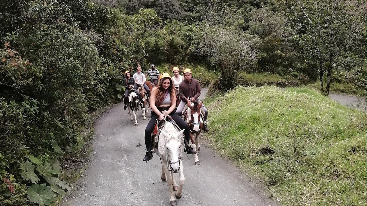 Promenade À Cheval Sous Le Tungurahua : Aventure À Nahuazo