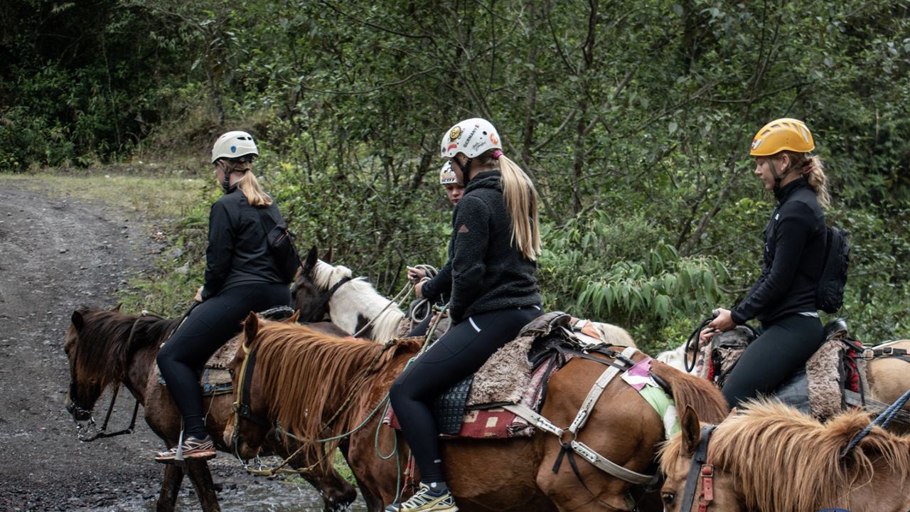 Reiten Unter Dem Tungurahua: Abenteuer In Nahuazo foto 3