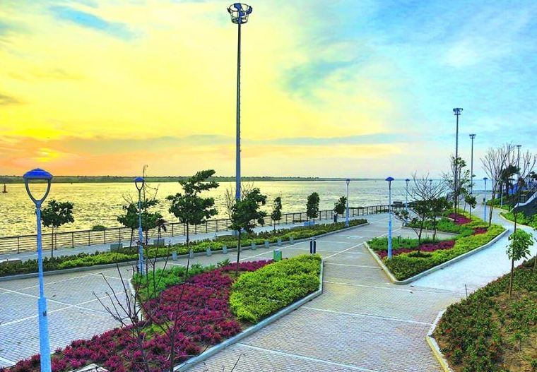 Geführter Sonnenuntergangsspaziergang Entlang Des Magdalena River Boardwalks