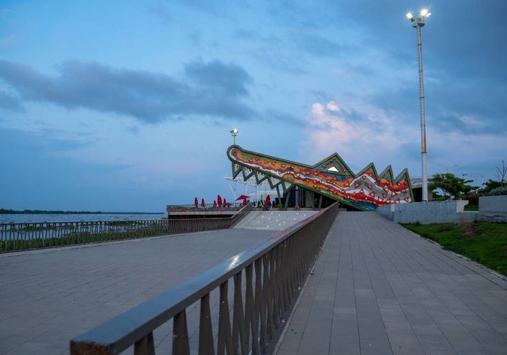 Caminata Guiada al Atardecer por el Malecón del Río Magdalena (5)
