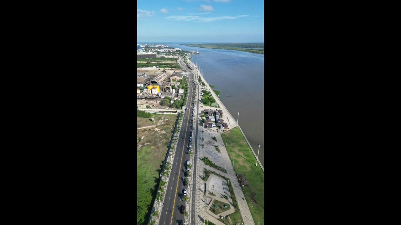 Caminata Guiada al Atardecer por el Malecón del Río Magdalena (7)