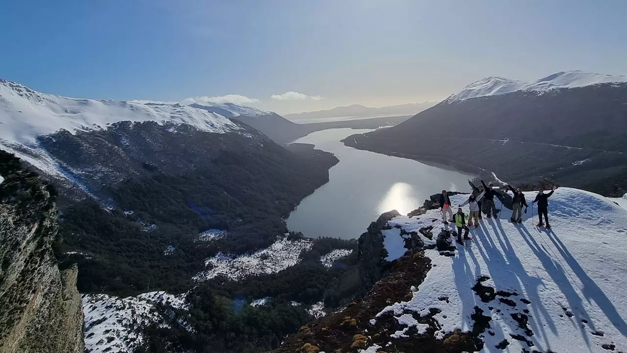 Traversée De La Chaîne De Montagne