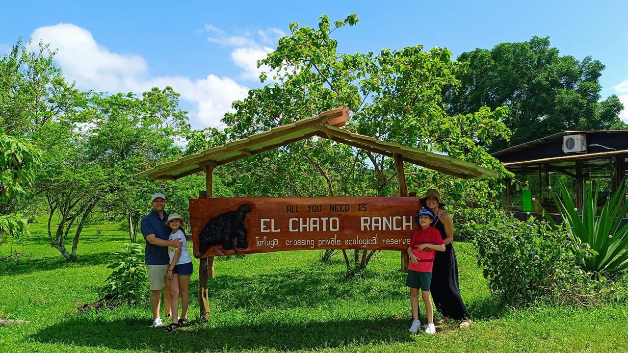 Von Baltra Nach Puerto Ayora: Transfer Mit Turtle Ranch Und Lava Tunnels