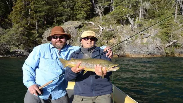 Journée Pêche À La Mouche Ou Spinning Dans La Rivière Limay