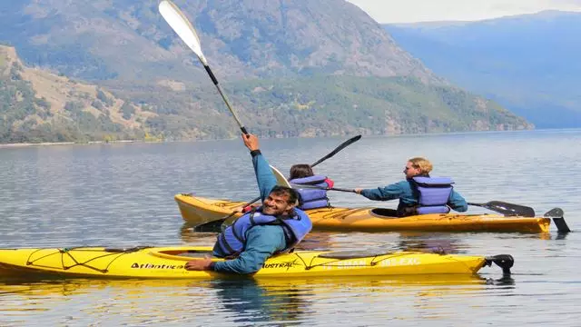 Expérience De Kayak Au Lac Lacar Et Pichi Machonico