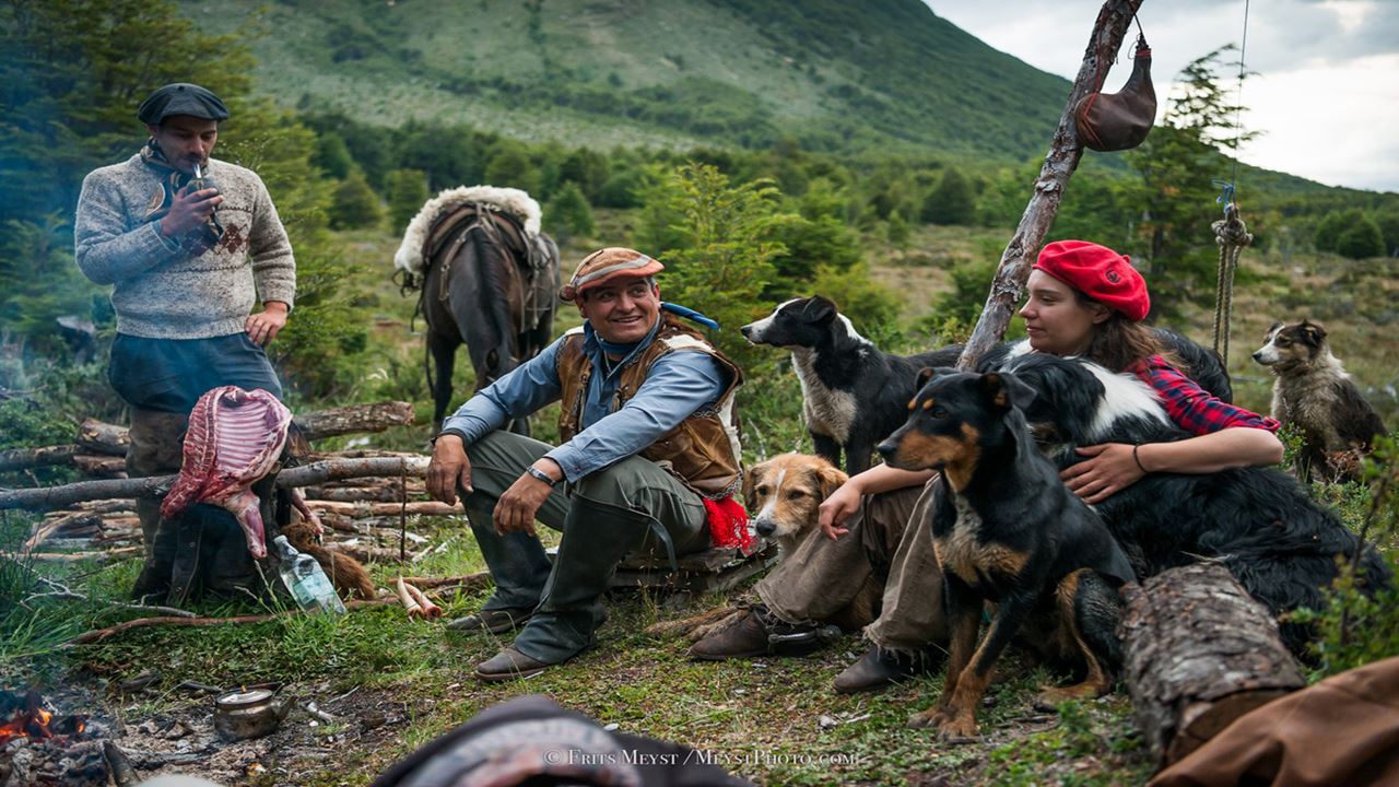 Experience at a Patagonian Ranch: Shearing and Roasting (5)