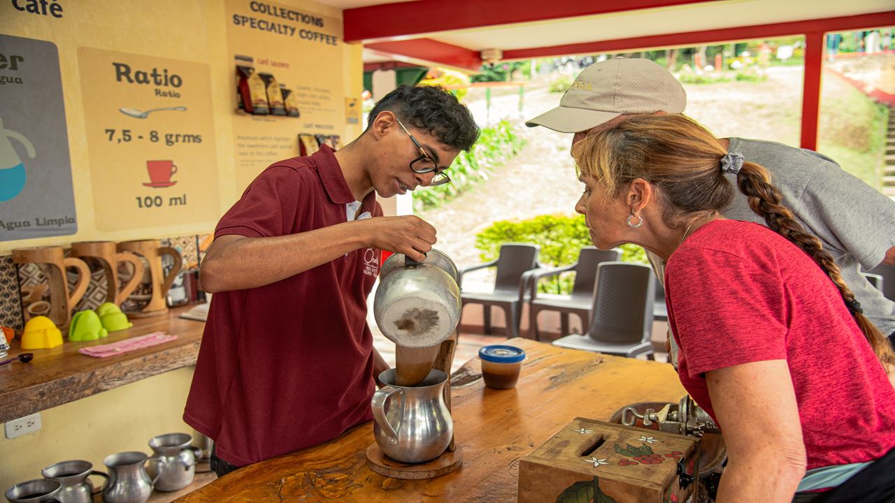 Finca El Ocaso: Tour de café com Jeep Willys, colheita e degustação de café.
 (11)