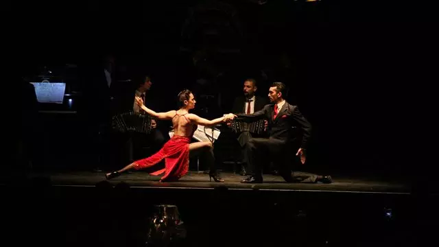 Die Window Tango Show