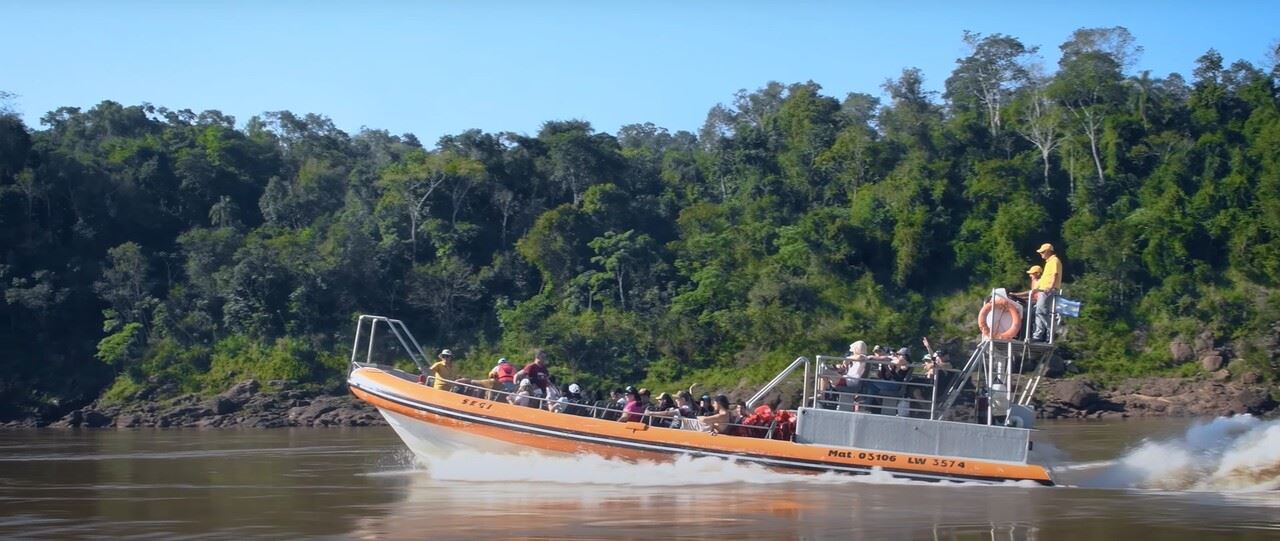 NAVEGACION POR RIO IGUAZU (2)