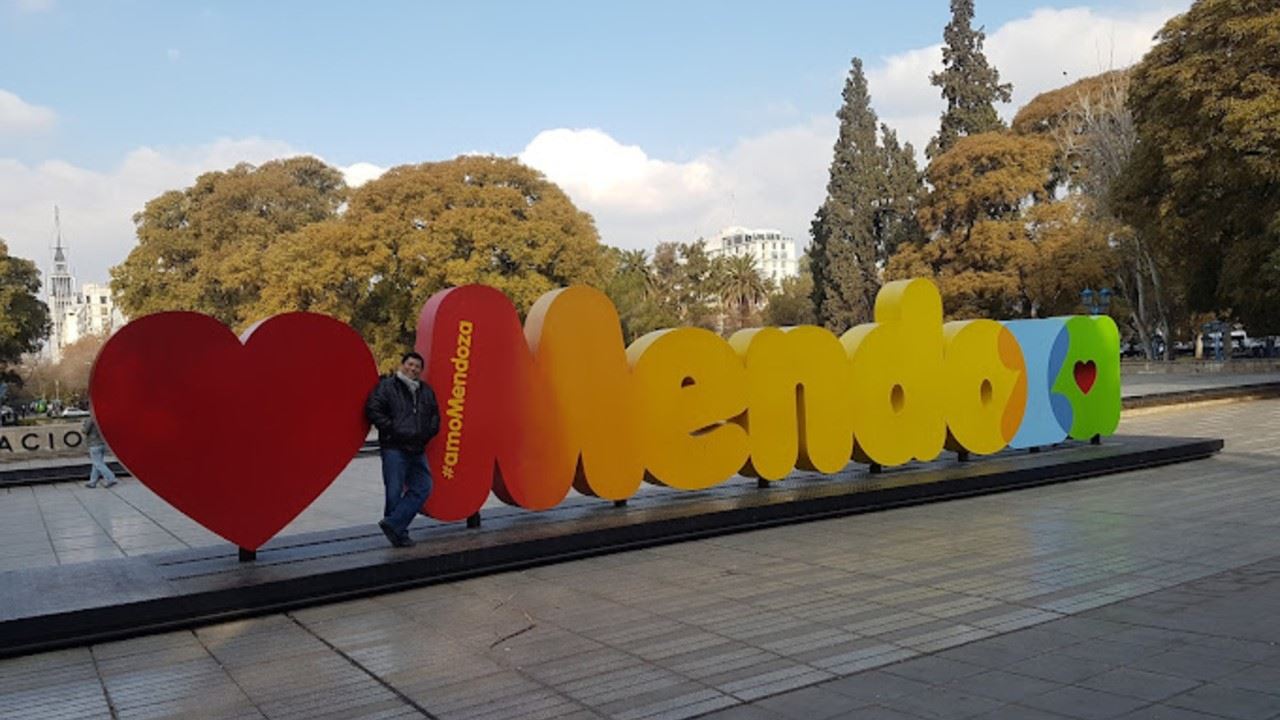 OFFER: WINERIES AND CITY TOUR, AIRPORT TRANSFERS INCLUDED (8)