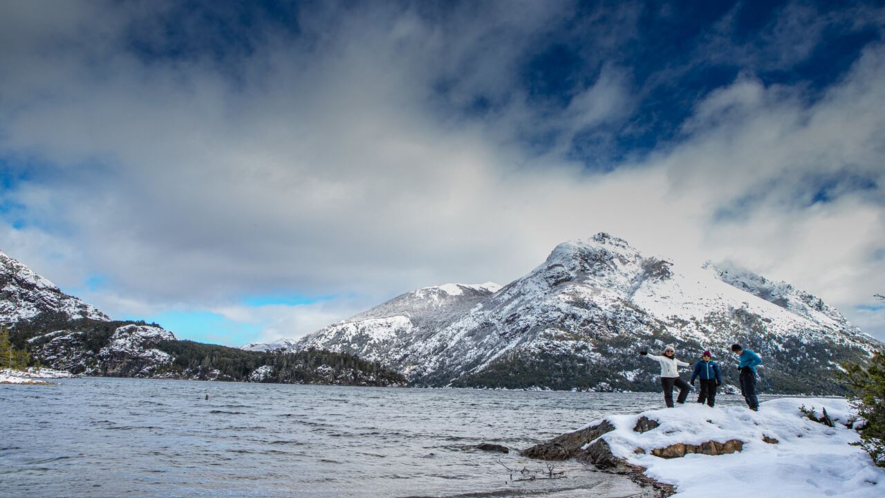 OFFER: AIRPORT TRANSFERS, CHICO CIRCUIT AND VICTORIA ISLAND AND ARRAYANES FOREST (5)