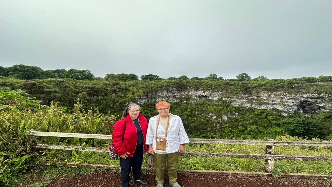 Upper Santa Cruz: Giant Turtles, Lava Tunnels and The Twins (6)