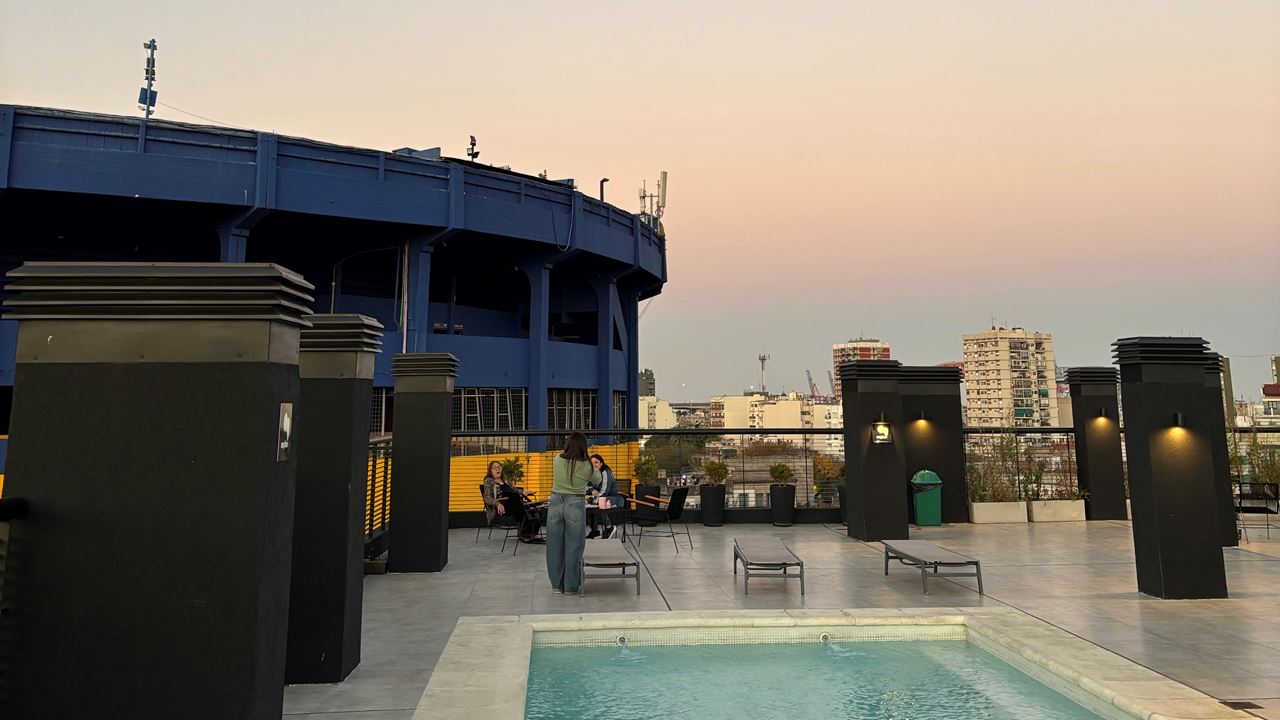 Journée Piscine À L`Hôtel Undici