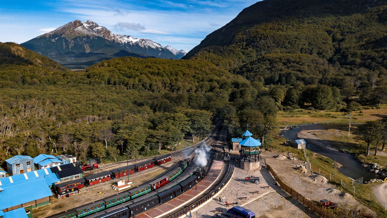 PROMO: TRANSFERS TO THE AIRPORT, NATIONAL PARK AND FUEGUINO LAKES (8)