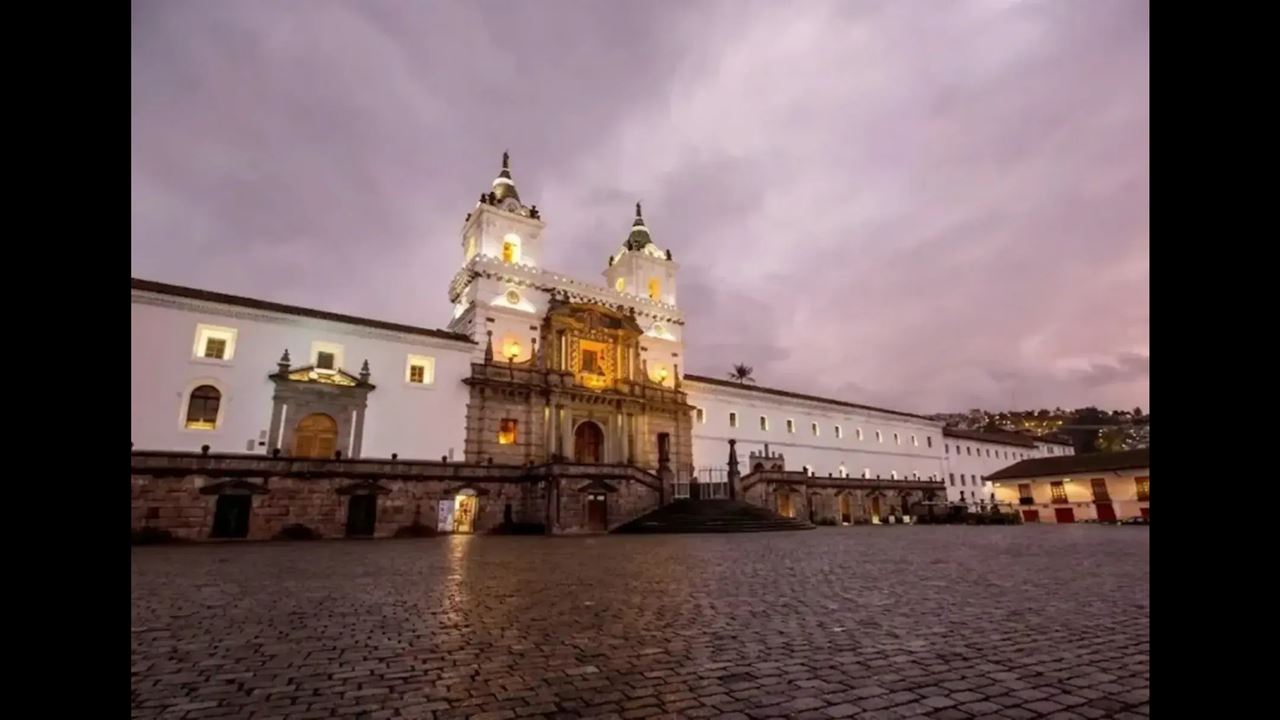Quito À Noite: Passeio Panorâmico De Ônibus E A Pé Pelo Centro Histórico. foto 7