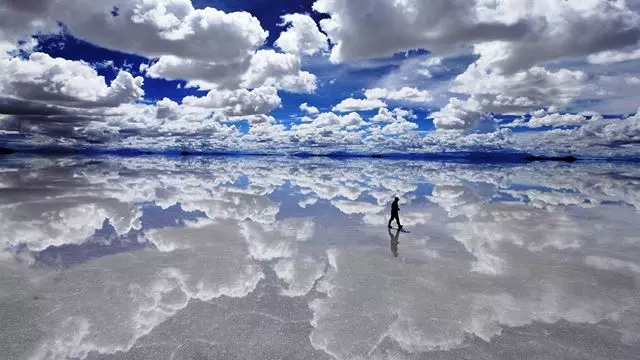Uyuni Salt Flats & Laguna Colorada - 3 Days / 2 Nights
