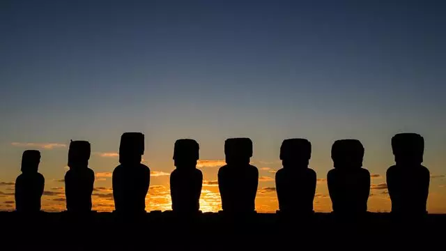 Amanecer En Tongariki