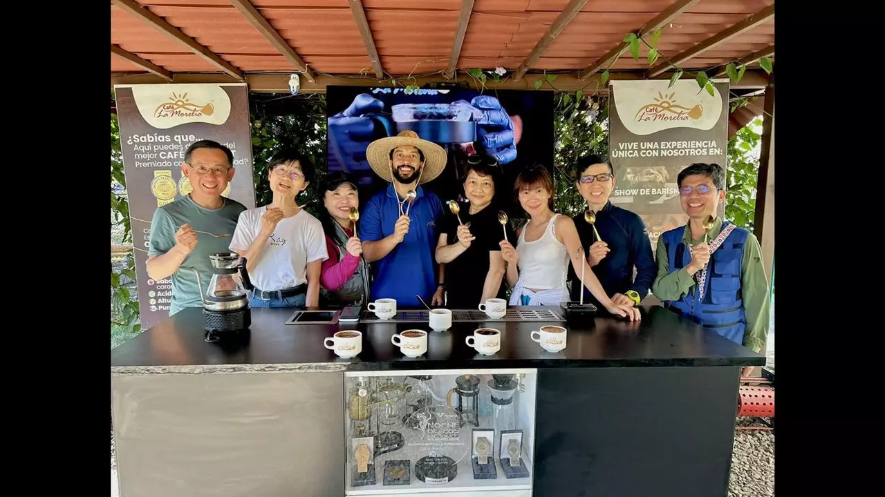 Passeio De Degustação E Filtragem De Café