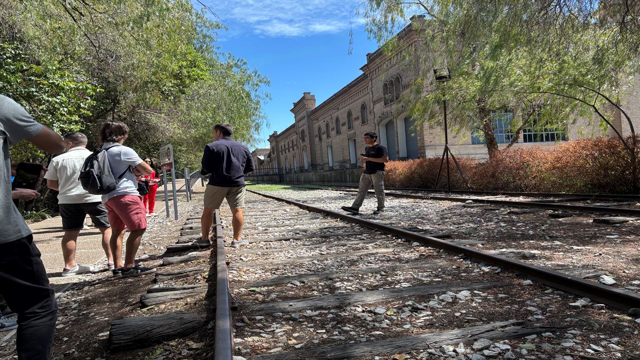 TOUR AND TASTING AT TRAPICHE WINERY (12)