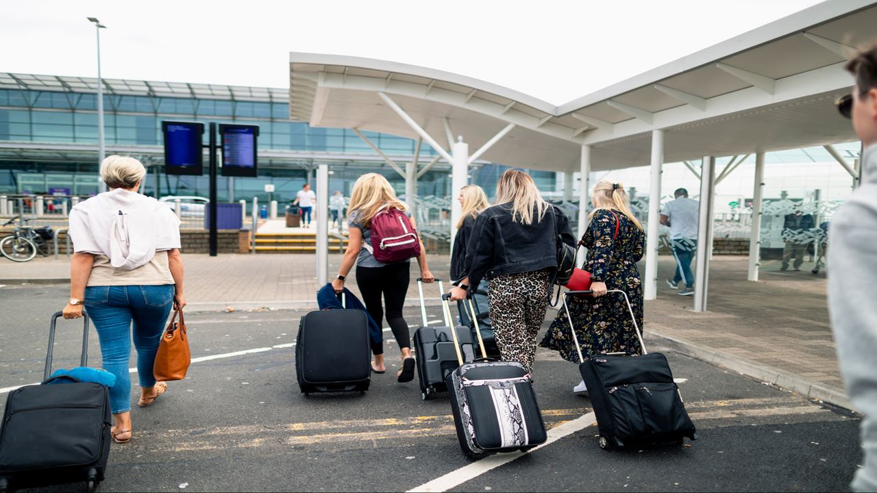 Private Arrival Transfer: El Edén International Airport to Hotel (2)