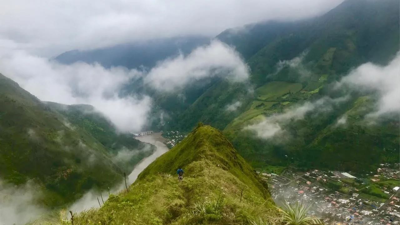 Trekking to the Tree House in Baños de Agua Santa (5)