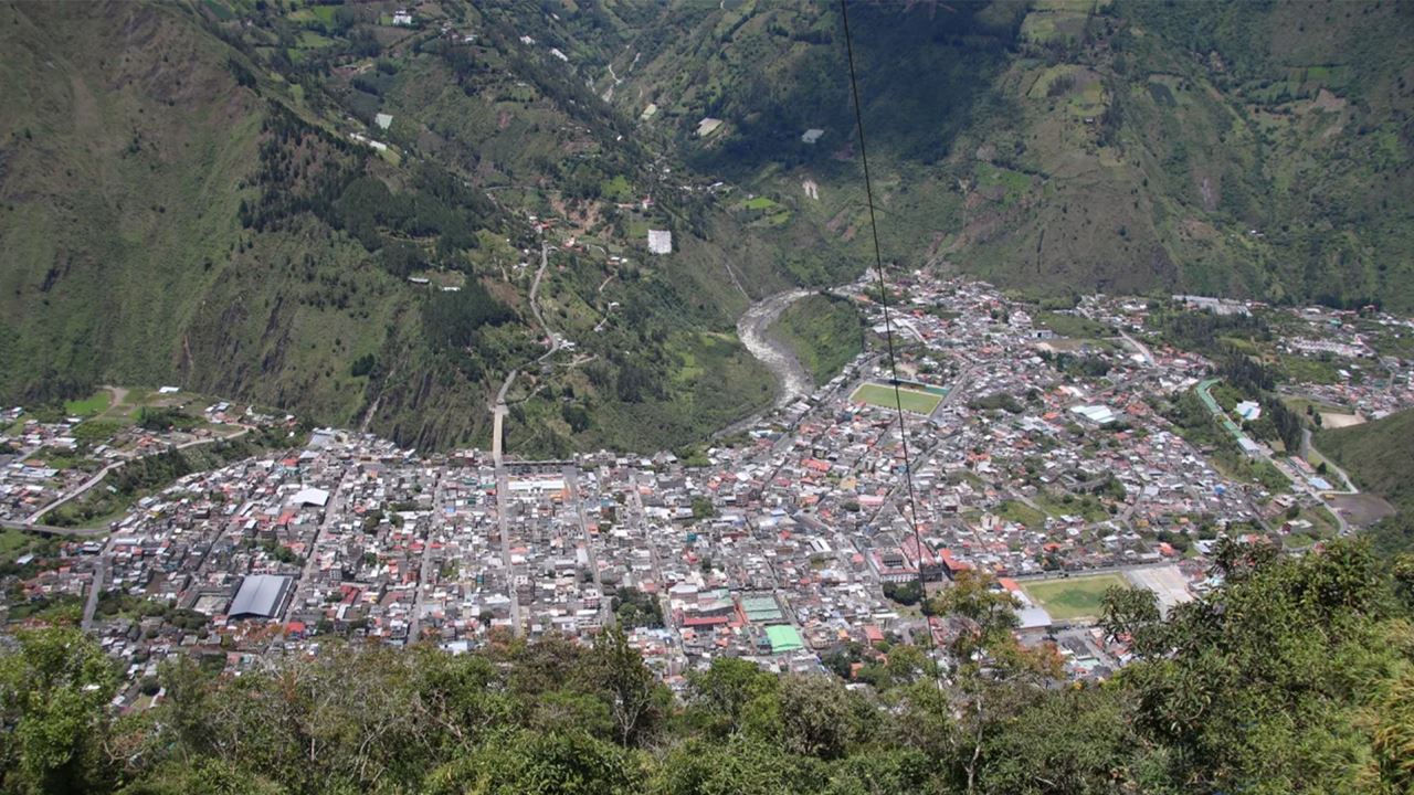 Trekking to the Tree House in Baños de Agua Santa (6)