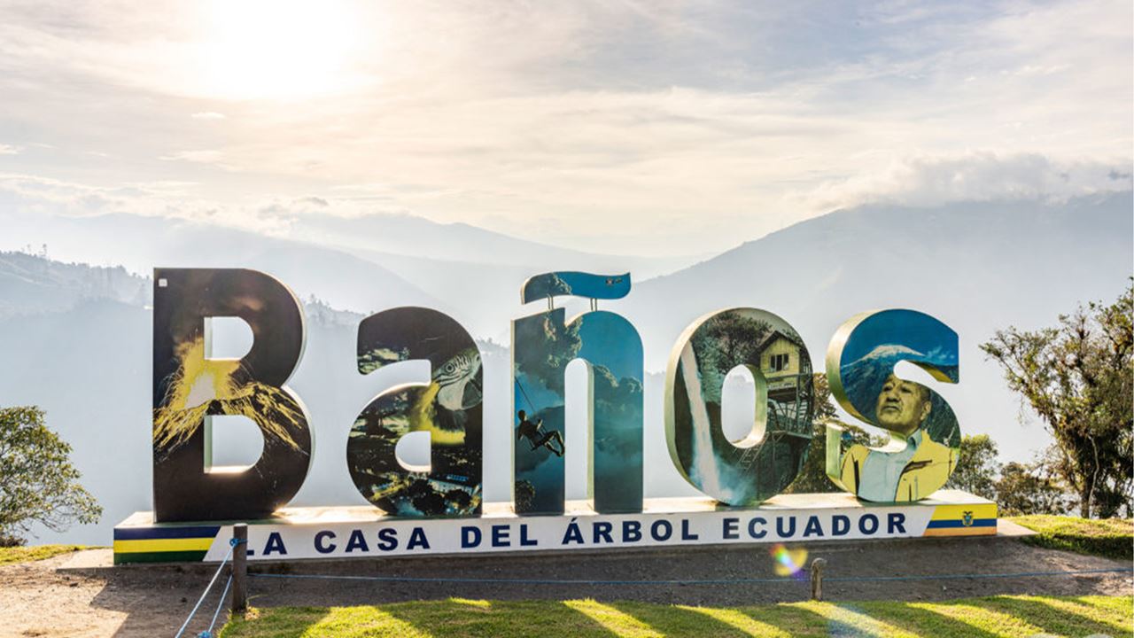Trekking to the Tree House in Baños de Agua Santa (8)