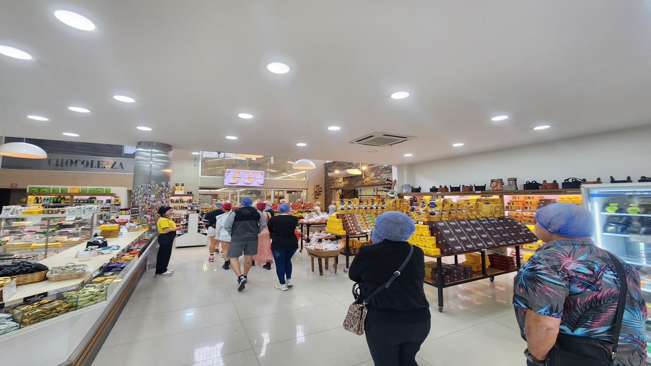 VISITA A VINÍCOLA, DESTILARIA E FÁBRICA DE CHOCOLATE (3)