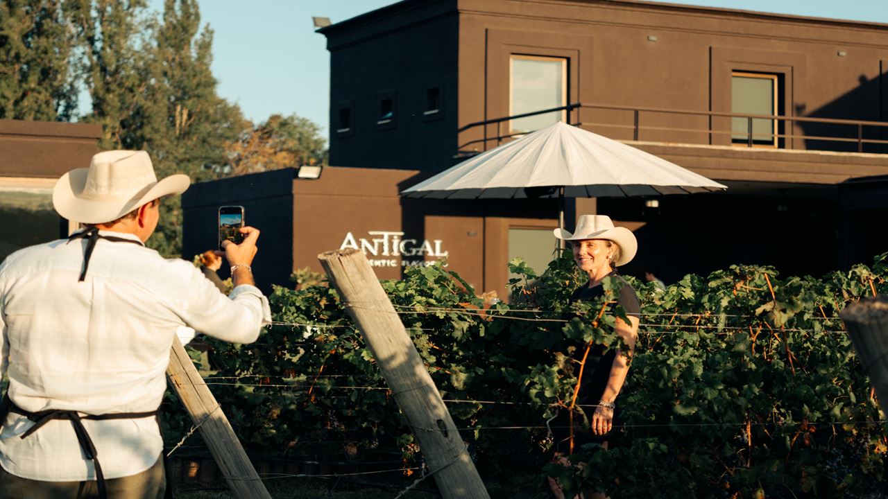 VISITA Y CATA EN BODEGA ANTIGAL (7)