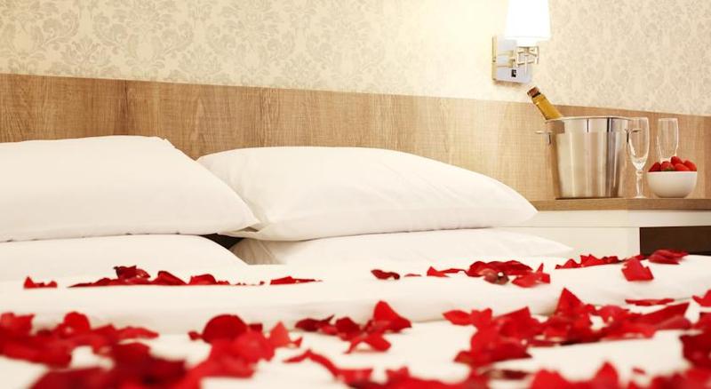 Sant Martre Suites Boutique Hotel (17)