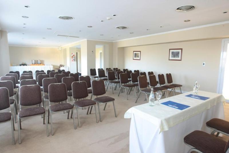 Howard Johnson Hotel Rio Ceballos (4)