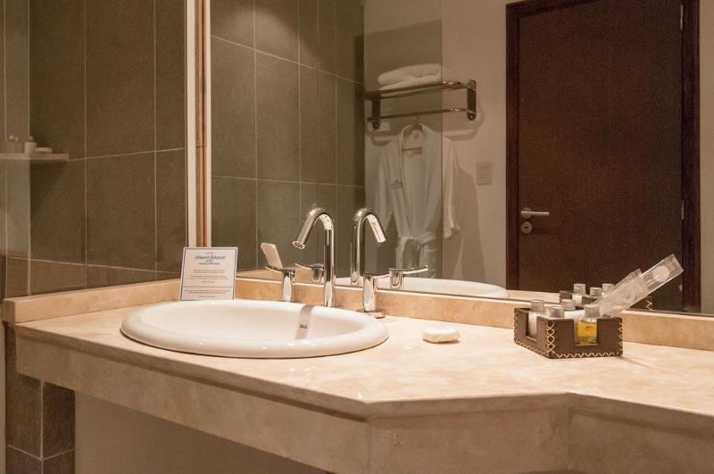 Howard Johnson Hotel and Convention Center Madaria (7)