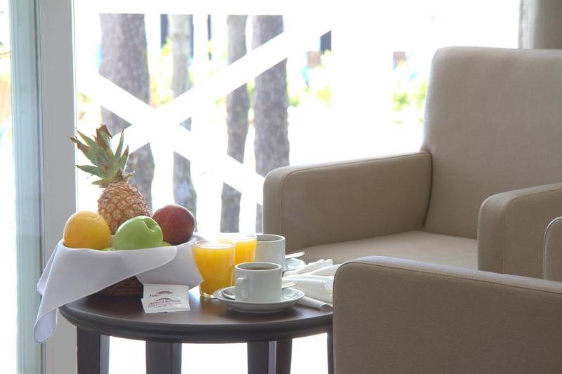 Howard Johnson Hotel and Convention Center Madaria (17)