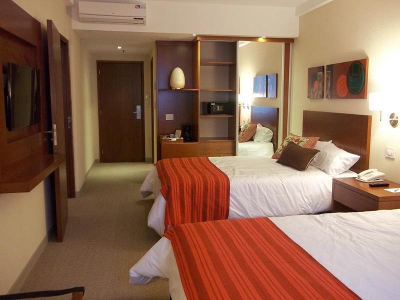 Howard Johnson Yerba Buena (9)