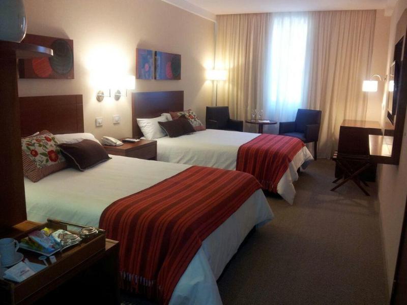 Howard Johnson Yerba Buena (13)