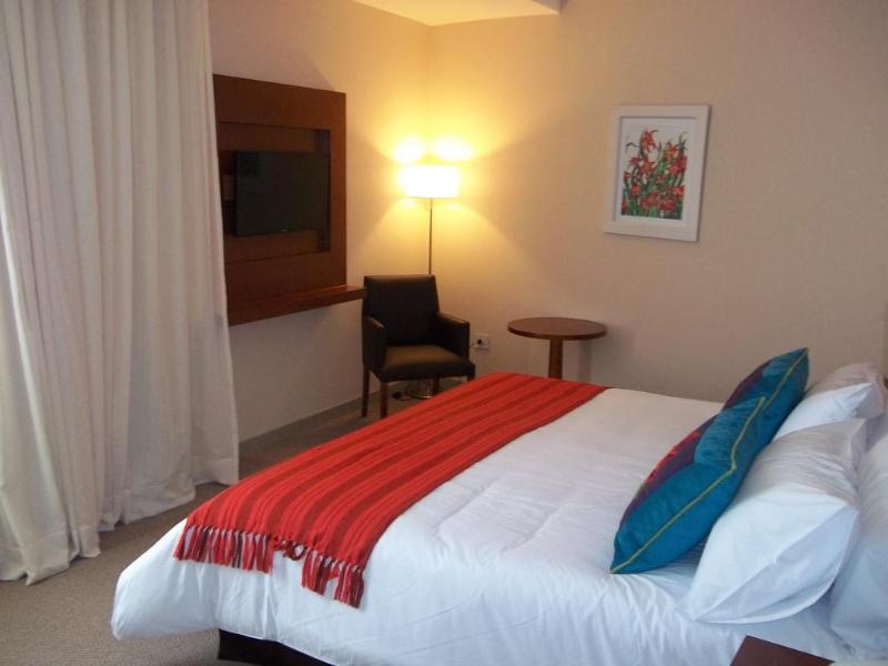 Howard Johnson Yerba Buena (18)