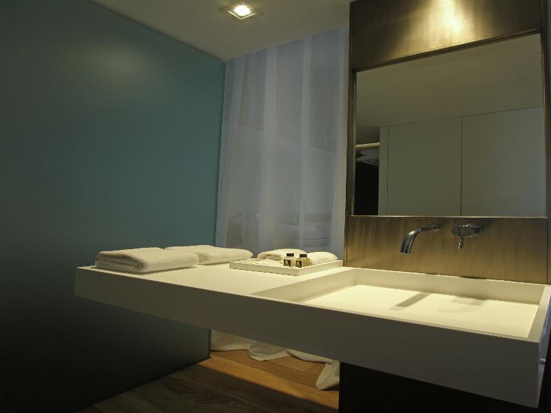 Anselmo Buenos Aires, Curio A Collection by Hilton (14)