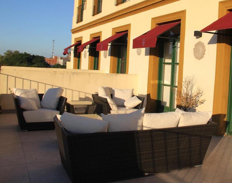 Real Hotel Lujan (2)