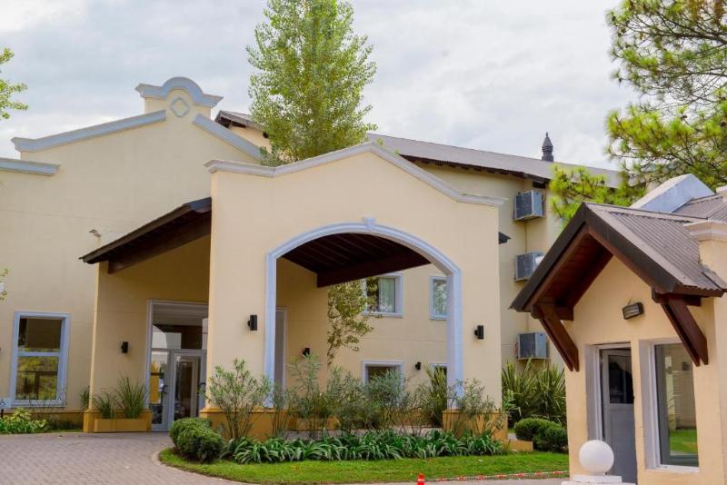 Howard Johnson Resort Pilar (9)