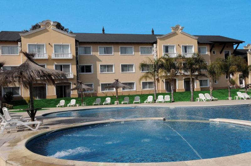 Howard Johnson Resort Pilar (10)