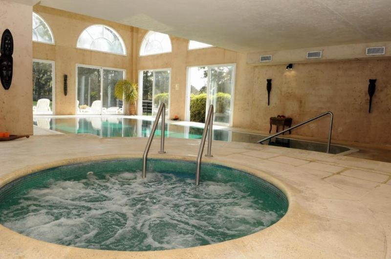 Howard Johnson Resort Pilar (11)