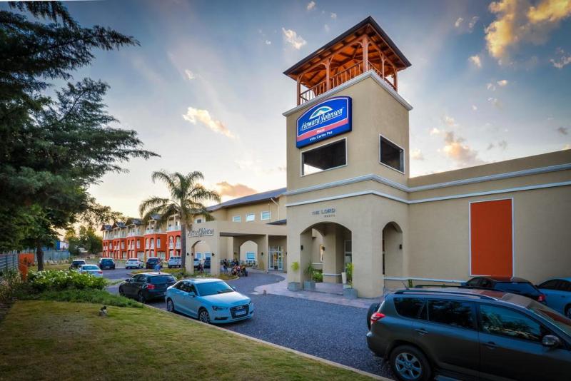 Howard Johnson Villa Carlos Paz (1)