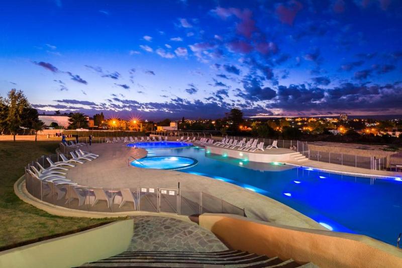 Howard Johnson Villa Carlos Paz (2)