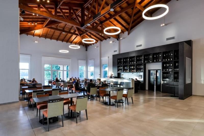 Howard Johnson Villa Carlos Paz (8)