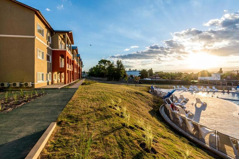 Howard Johnson Villa Carlos Paz (14)