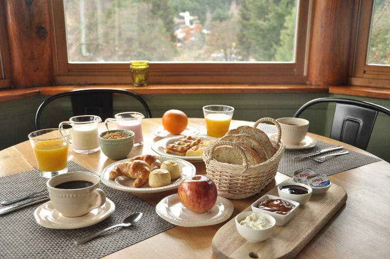 HOSTERIA VERDE MORADA (1)